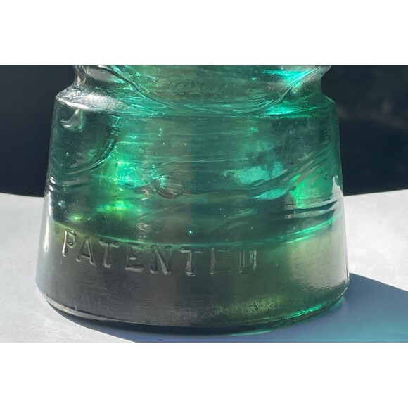CD 147 Brookfield Green Glass Insulator PATENTED OCT 8TH 1907 Spiral Groove - Picture 5 of 13